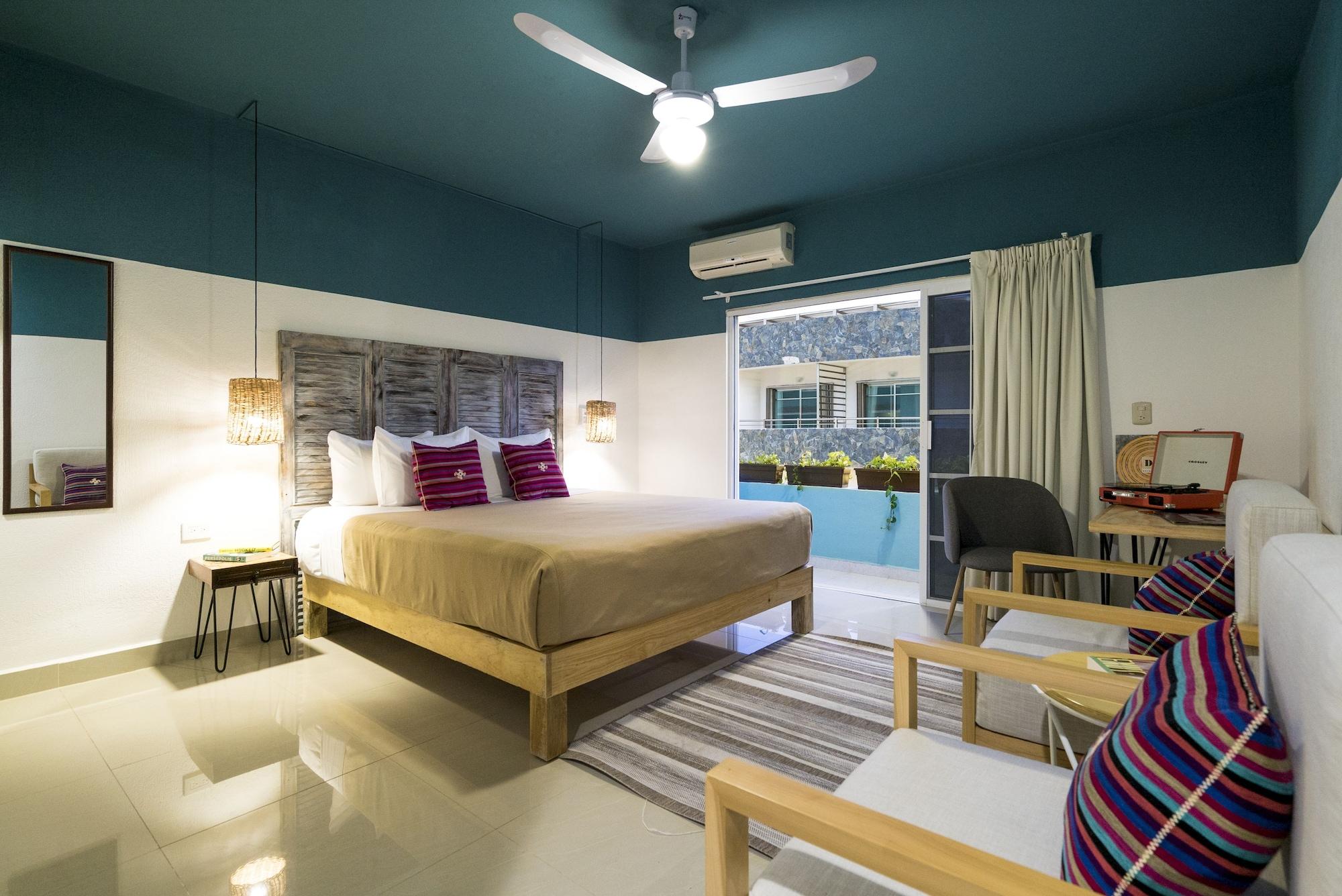 Selina Playa Del Carmen Hotel Exterior photo