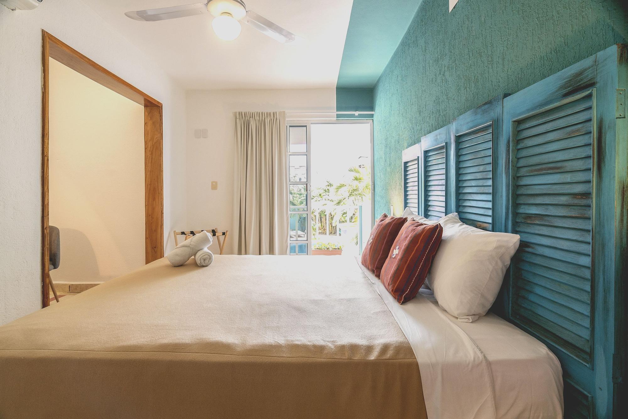 Selina Playa Del Carmen Hotel Exterior photo