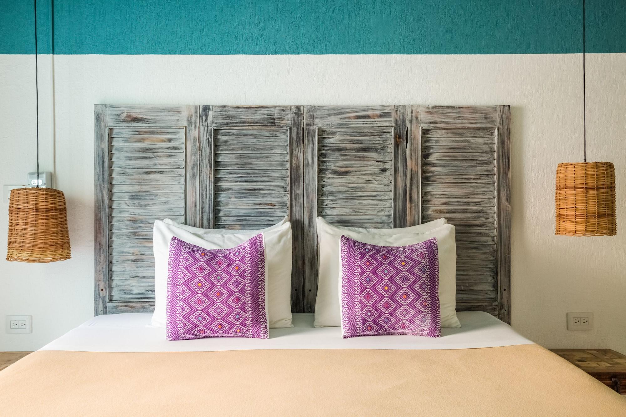 Selina Playa Del Carmen Hotel Exterior photo